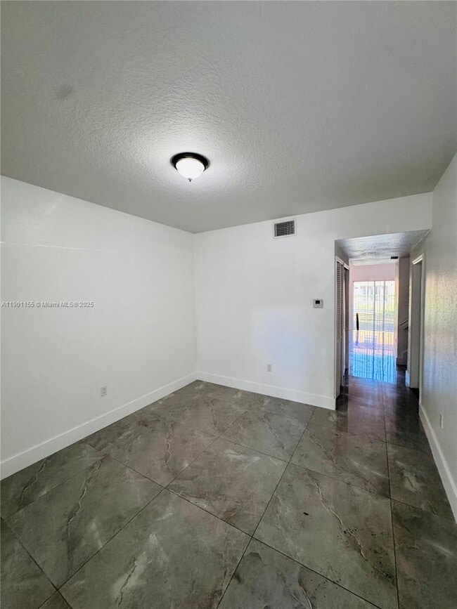 Building Photo - 949 SW 6th Pl