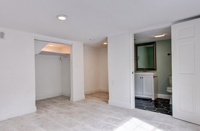 Building Photo - 2107 General Taylor St