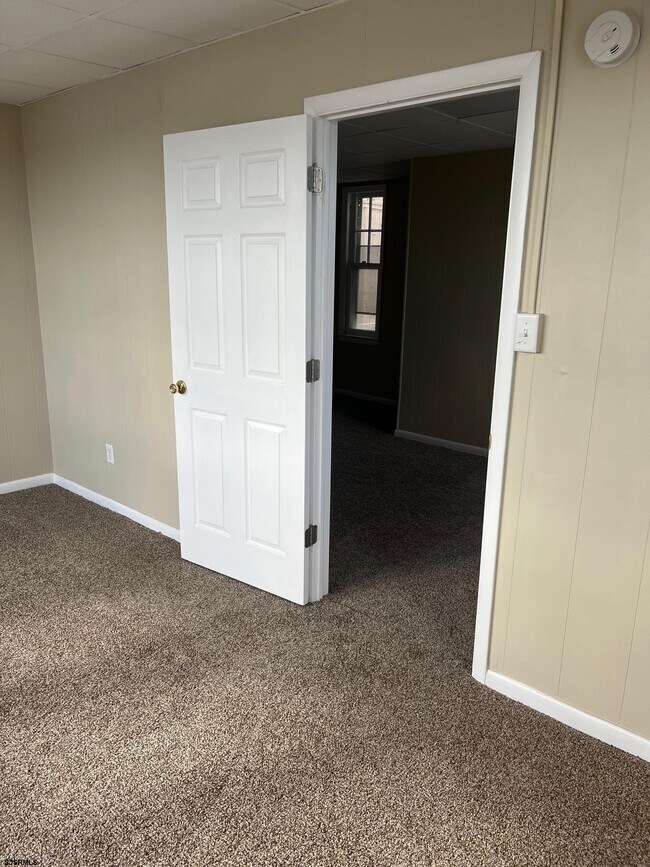 Building Photo - 7223 Ventnor Ave