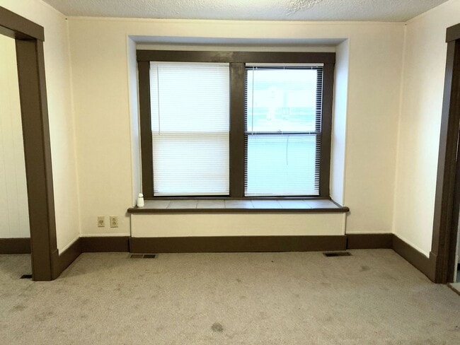 Building Photo - 2-Bed, 1-Bath Bungalow