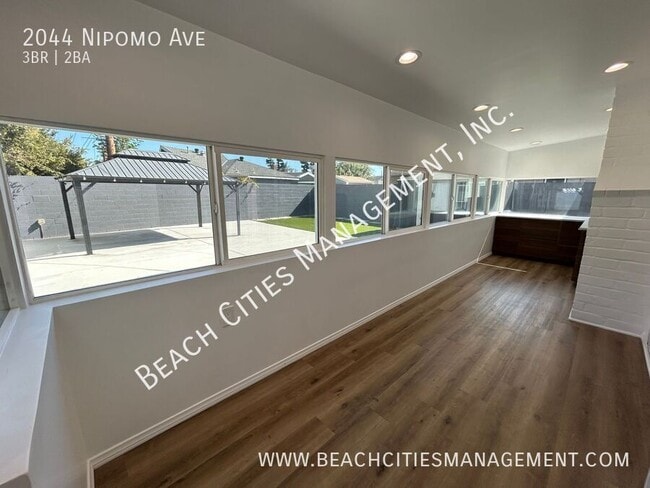 Building Photo - 2044 Nipomo Ave
