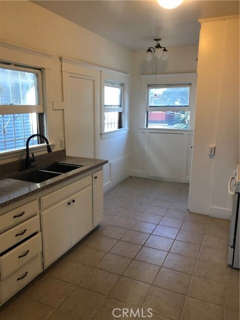 Building Photo - 342 E 8th St