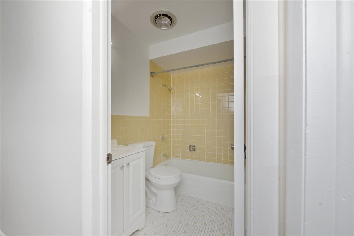 Building Photo - 126 W Washington St