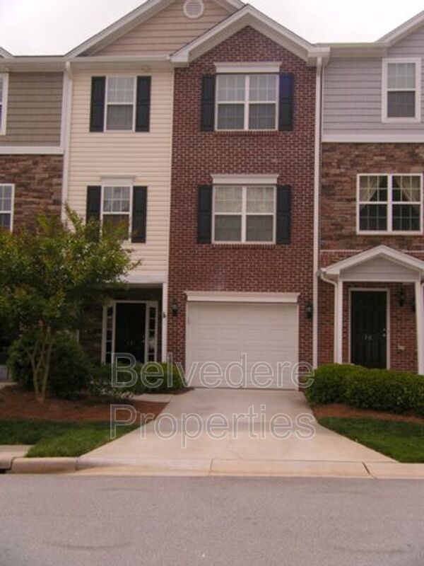 Building Photo - 18 Dillingham Pl