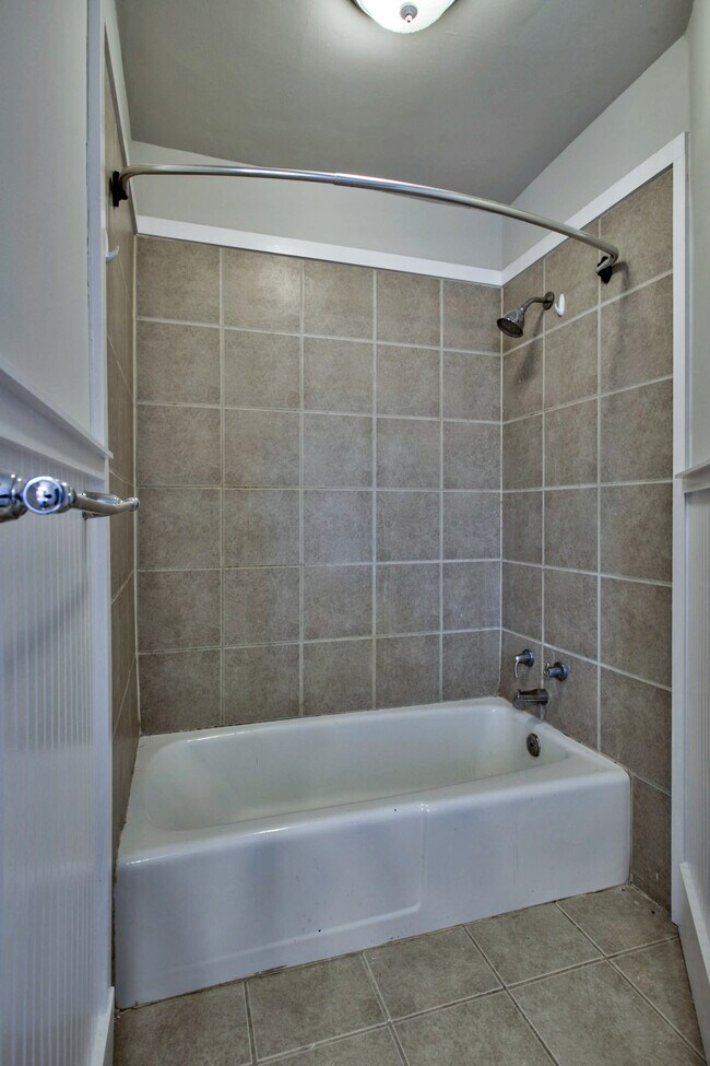 Building Photo - 1115 Frances Ave