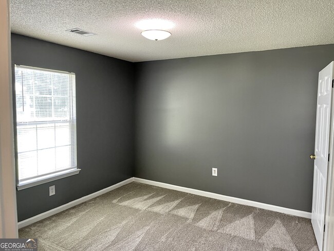 Building Photo - 6619 Saganaw Dr