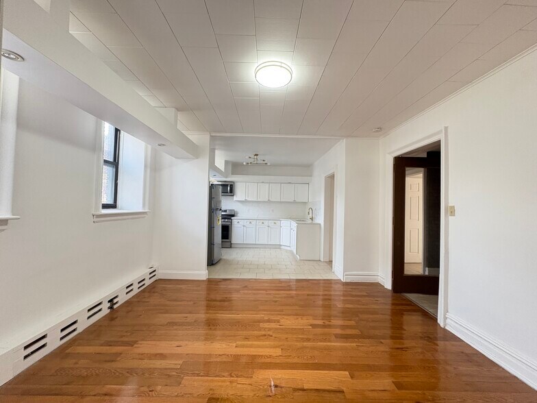 995 Summit Ave B100 - 1143 Summit Ave