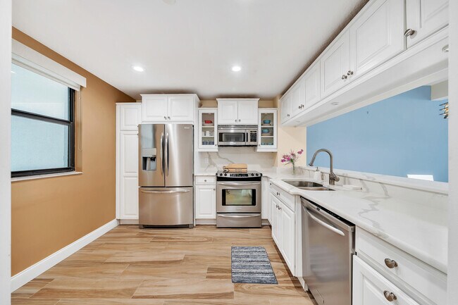 Building Photo - 827 Oak Harbour Dr