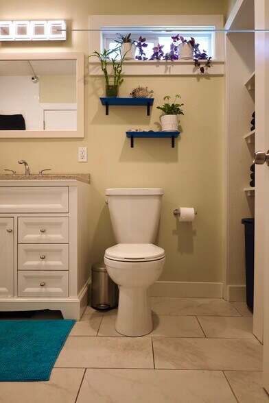 Building Photo - 712 SE 42nd Ave