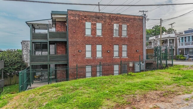 Building Photo - 802 Central Ave