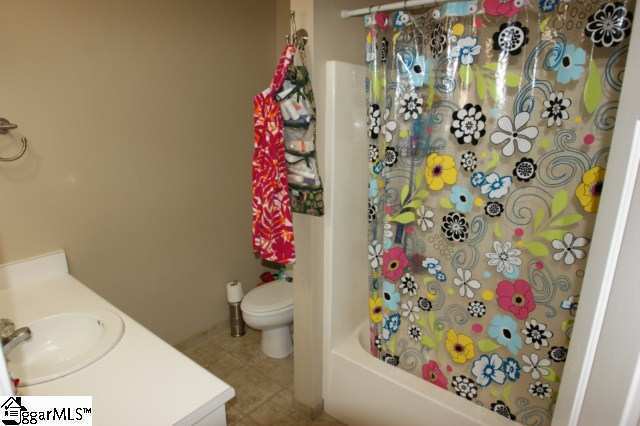 Building Photo - 4 Bedroom /2.5 Bath in Greer !! Minutes from Downtown Greer