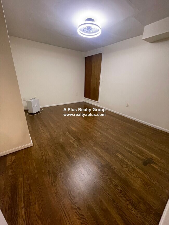 Building Photo - 842 South St