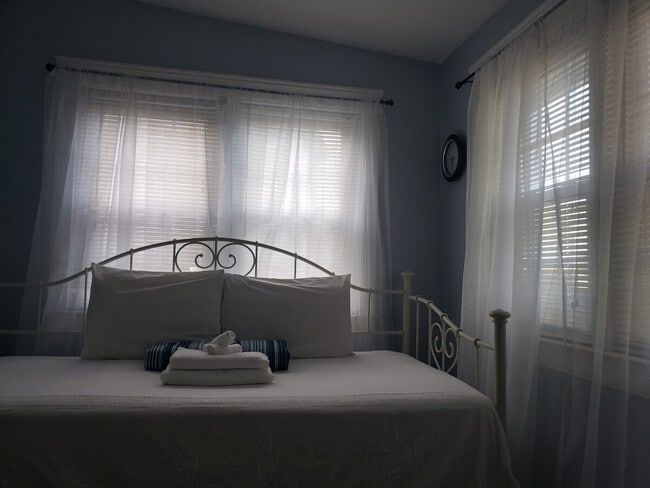 Building Photo - 21 Case Ave