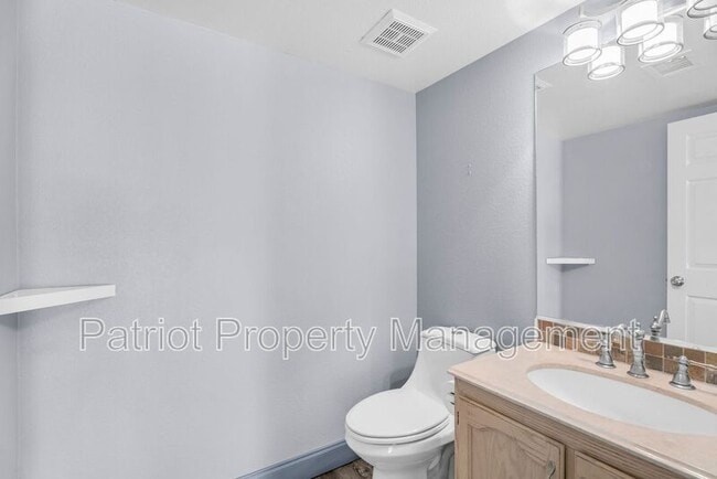 Building Photo - 1575 S Pennington Dr