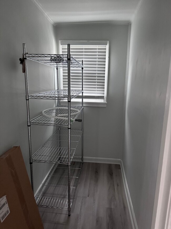Building Photo - Charming Studio Apartment Close to the Mas...