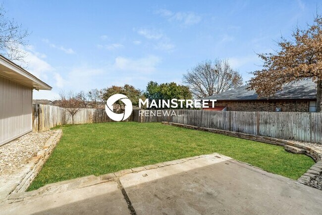Building Photo - 3 Bedroom Pet-Friendly Home in CARROLLTON, TX with Main Street Renewal
