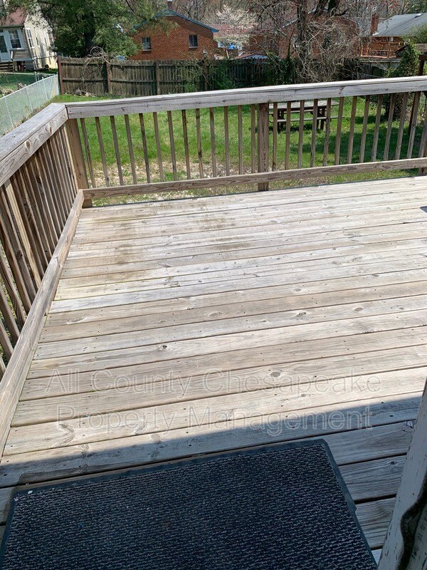 Building Photo - 5825 Westwood Ave