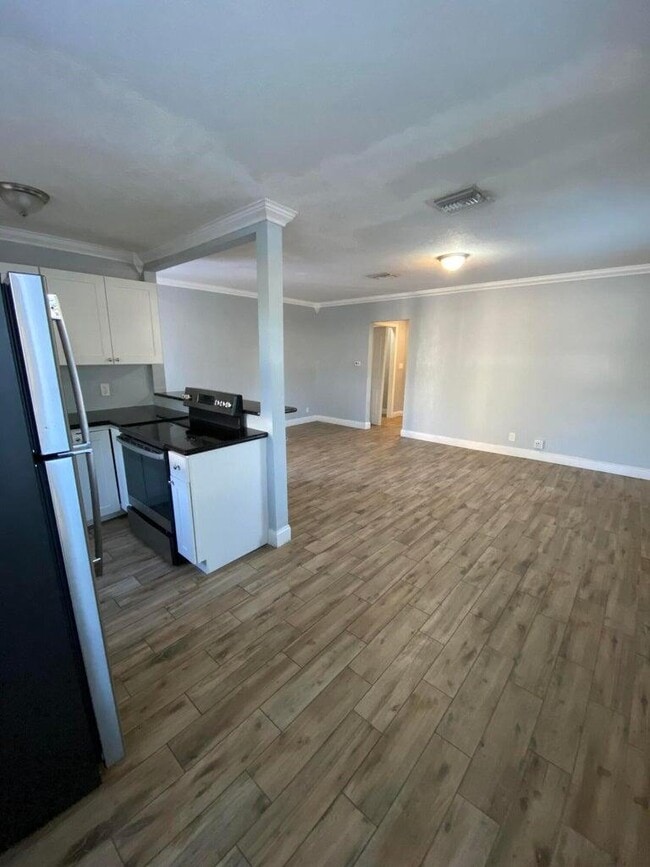 Building Photo - 220 Walton Blvd