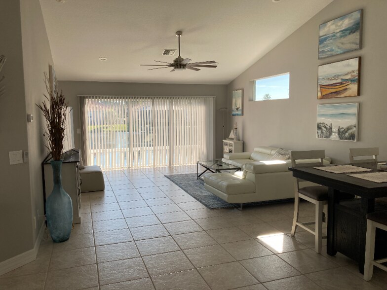 Building Photo - 104 Cala Ct