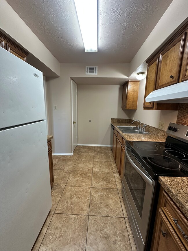 Building Photo - 2309 S Austin St