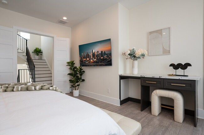 Building Photo - 913 Thompson St