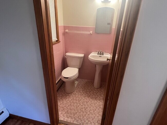 Building Photo - 1643 Stanbridge Ave