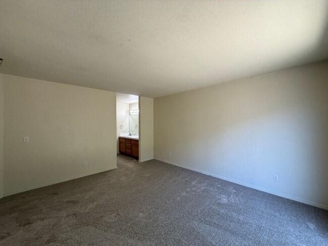 Building Photo - Single Story Home Located in The Gated Community of Hidden Pines