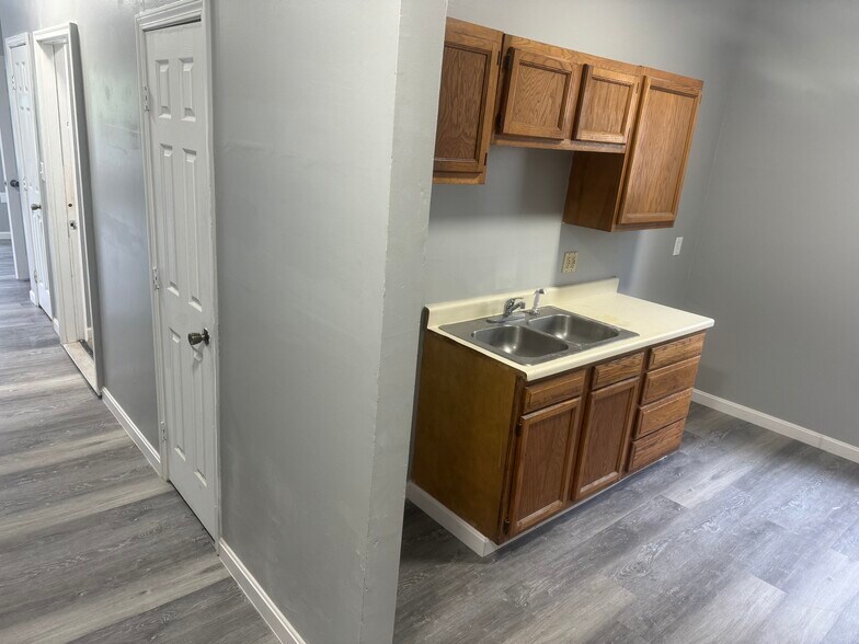 Building Photo - 506 4th St