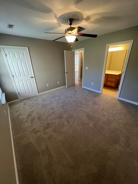 Main Bedroom - 2A Circleview Dr
