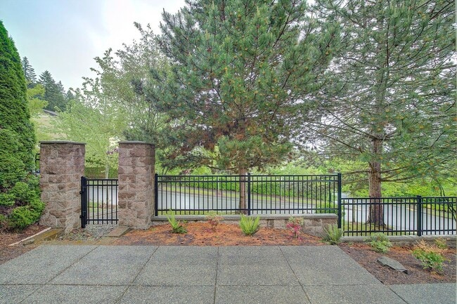Building Photo - 3Bd/2.5Ba Issaquah Home