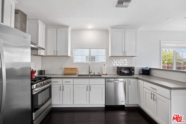 Building Photo - 3836 Seneca Ave