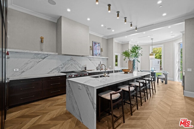 Building Photo - 616 N Alpine Dr