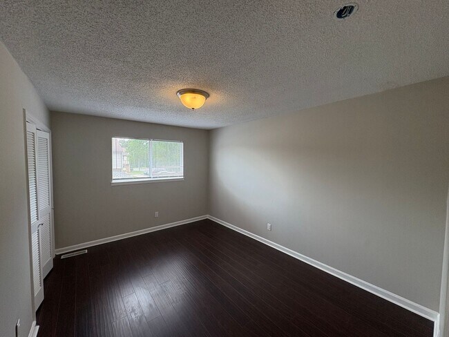 Building Photo - Four Bedroom Townhome Available Now