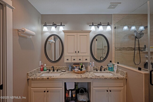 Building Photo - 3693 Lightview Ln