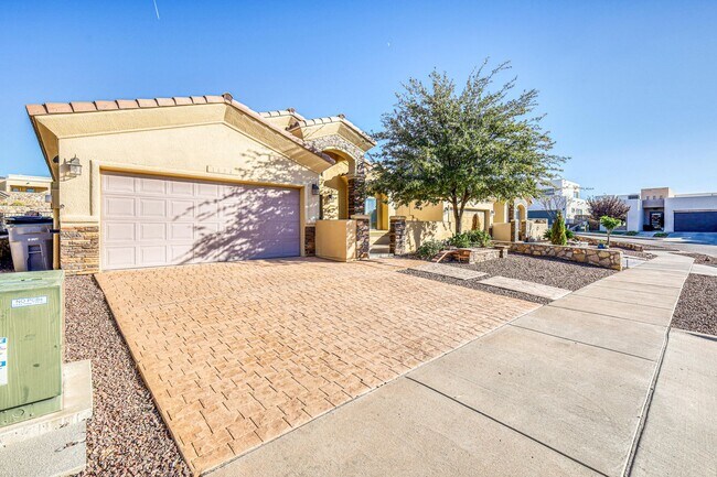 Building Photo - Beautiful 3 bed-2 baths home in 79911