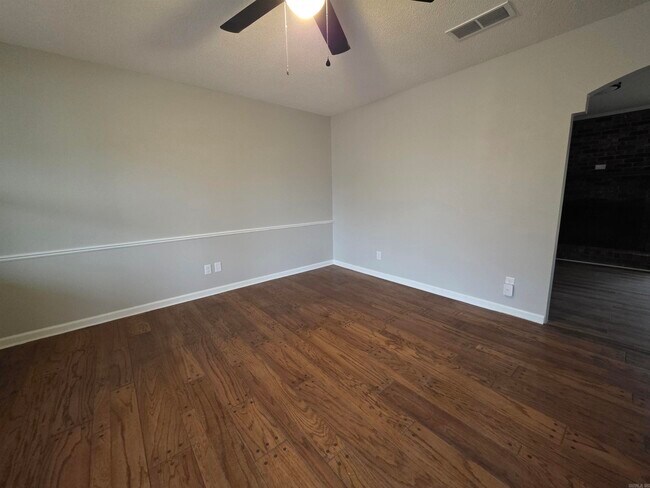 Building Photo - 109 S Longfield Ave