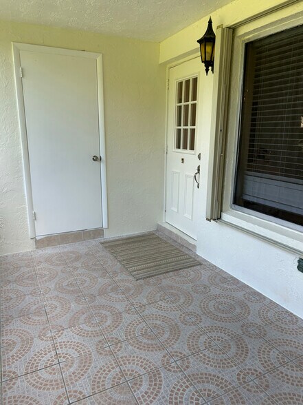 Building Photo - 5927 La Pinata Blvd