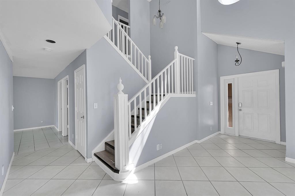 Building Photo - 2865 NW 68th Ln