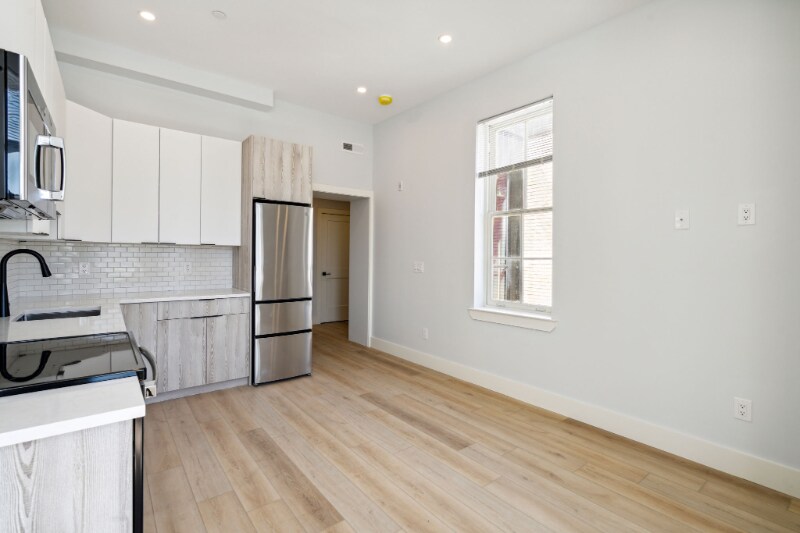 Building Photo - 3439 Lancaster Ave