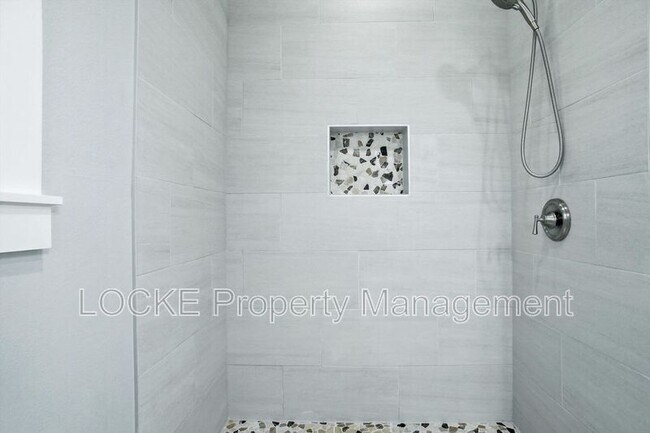 Building Photo - 3304 Cockrell Ave