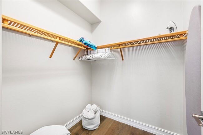 Building Photo - 2738 Tiburon Blvd E