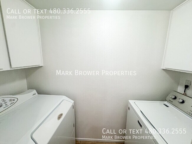 Building Photo - 1634 E Donner Dr