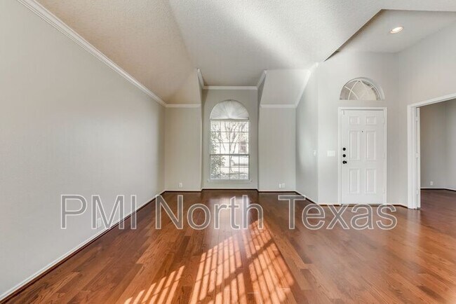 Building Photo - 10717 Camelot Dr