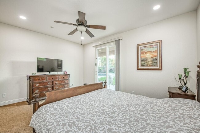 Building Photo - 10509 N Sierra Vista Ave