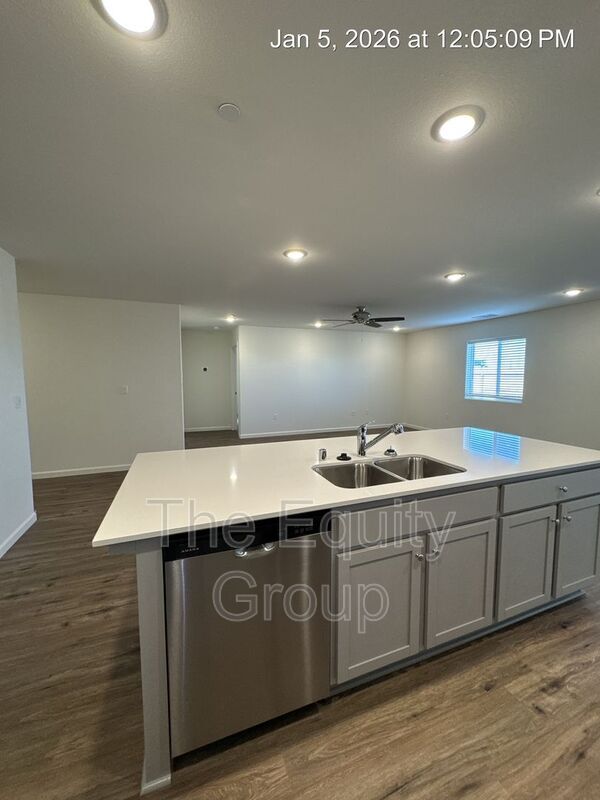 Building Photo - 7064 W Wren Ave