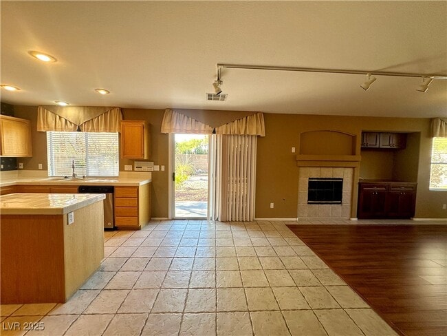 Building Photo - 2705 Sweet Willow Ln