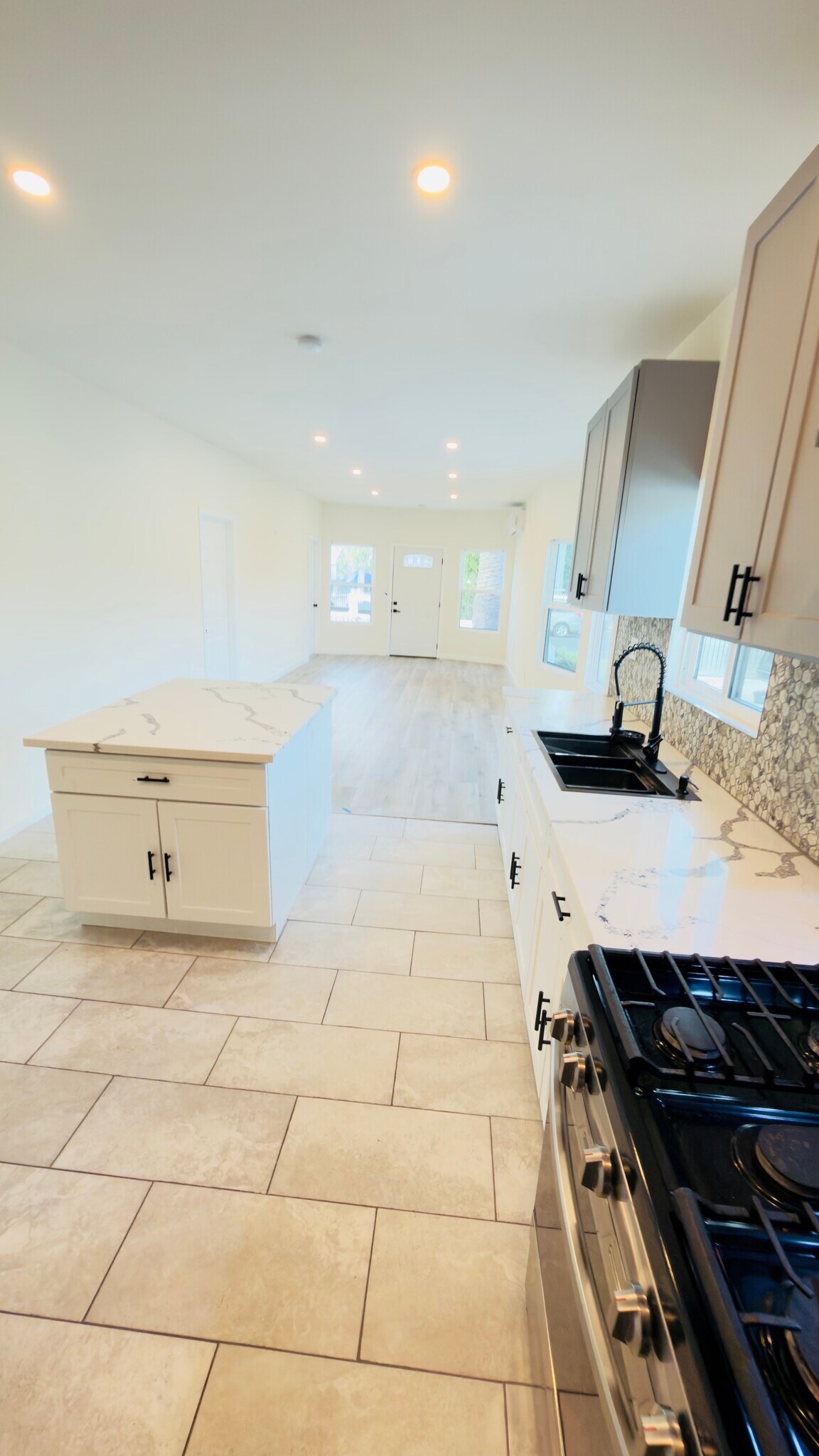 Building Photo - 1162 E 46th St