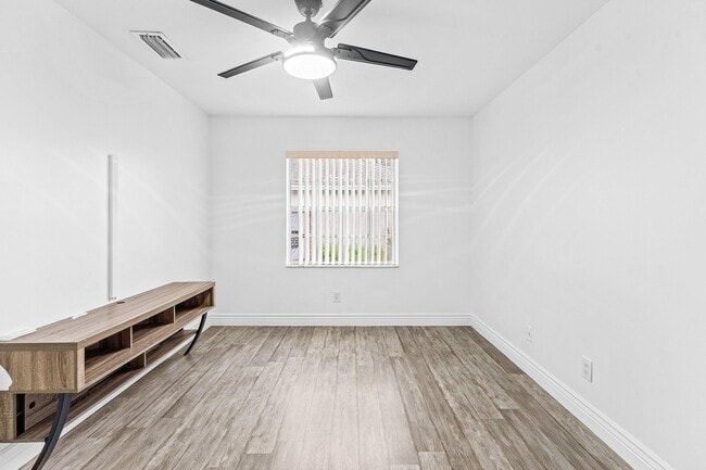 Building Photo - 125 Raintree Trail