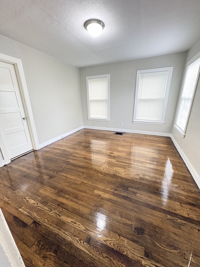 Building Photo - 1718 8th St