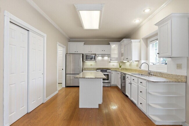 Building Photo - 1110 Brookedale Ct